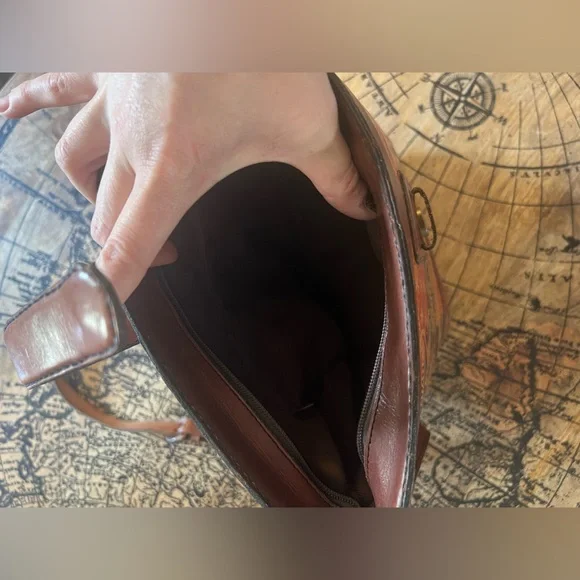 Vintage Artisan Leather Crossbody Bag - Picture 6 of 16